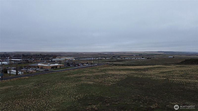 3rd image of 219 W Juniper Road