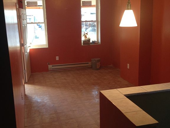 2nd image of 1531 W Bristol St