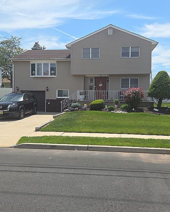 1st image of 19 Swarthmore Dr