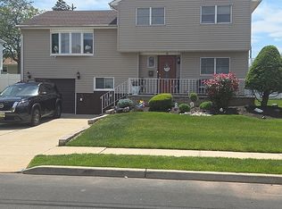 19 Swarthmore Dr, Carteret, NJ 07008
