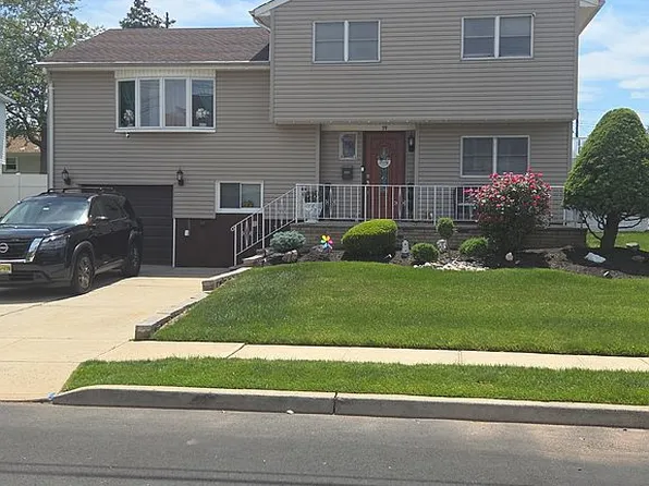 19 Swarthmore Dr, Carteret, NJ 07008