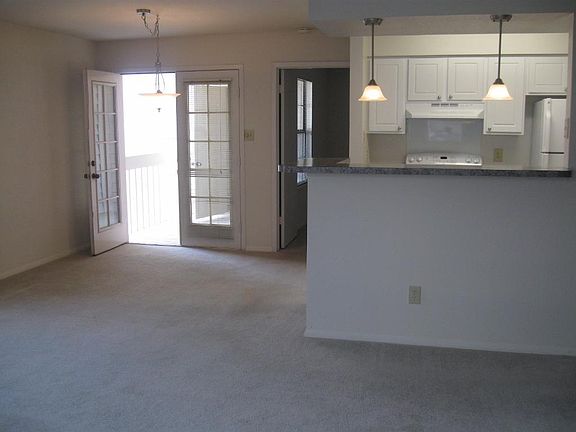 5th image of 3209 St Martins Trl APT 1912