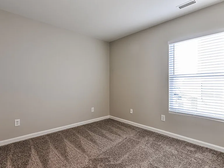 535 Kerriann Ln — Photo 11