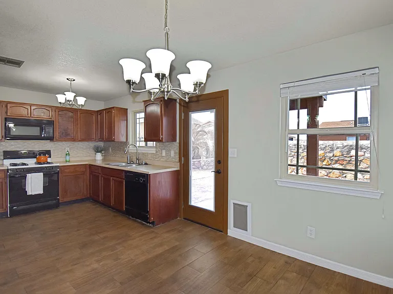 14229 Poets Rock Ln — Photo 10