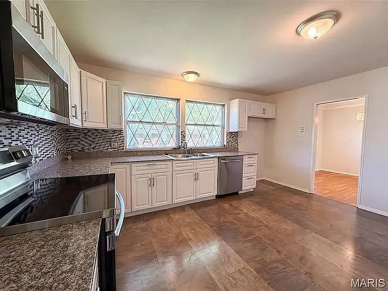 1321 Petite Dr — Photo 13