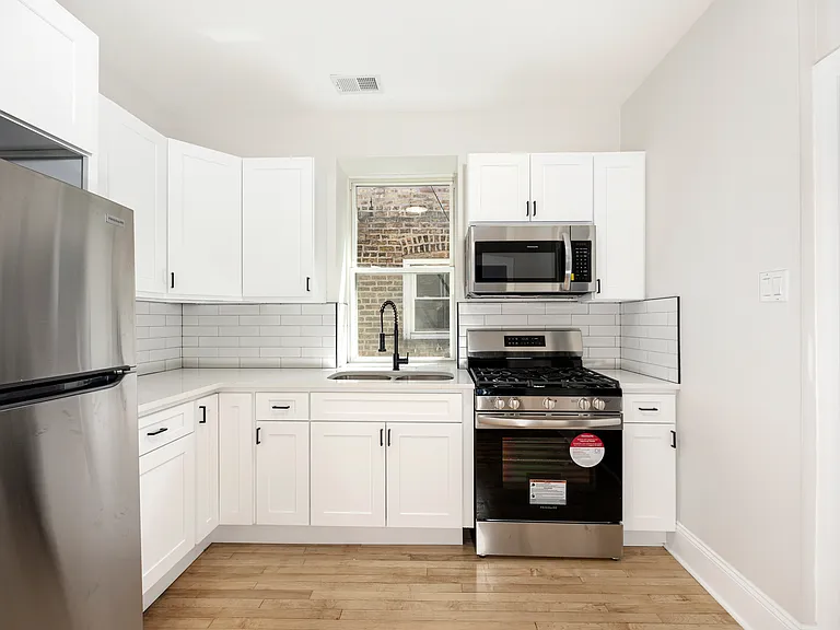 4819 W Barry Ave #2 — Photo 11