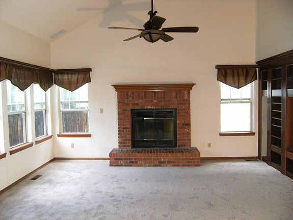 4th image of 8410 Boxelder Dr
