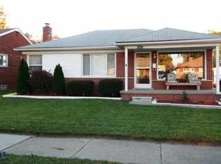 29281 Rosemont St, Roseville, MI 48066