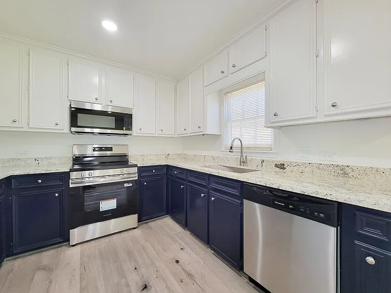 413 S Market St — Photo 13