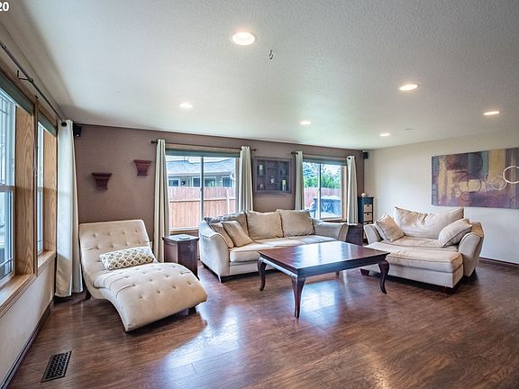 5th image of 3005 NE Delancey Ct