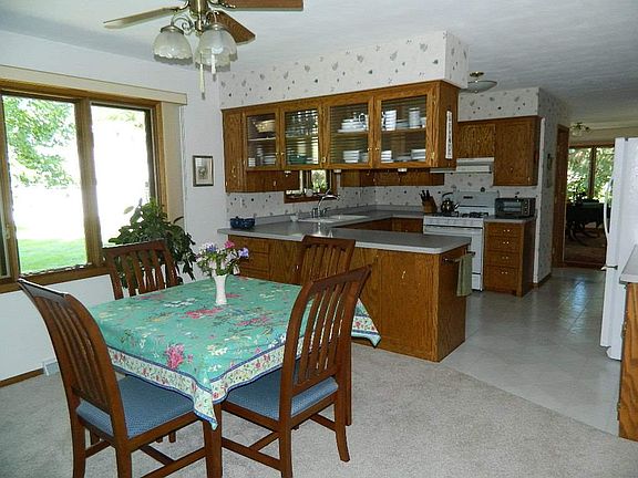 5th image of 2402 Crane Dr