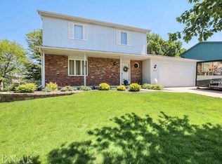 304 Goldenrod Rd, Bloomington, IL 61704