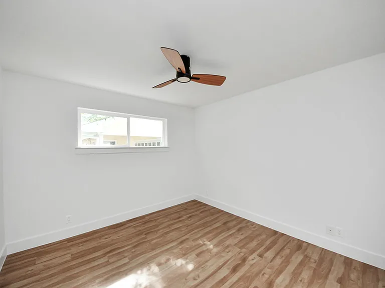 6249 Locke Ln — Photo 39