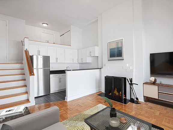 4th image of 310 E 44th St APT 1604