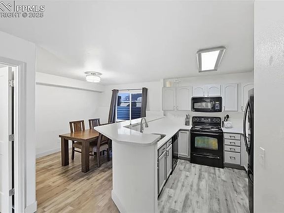 2nd image of 2250 E La Salle St Unit 102