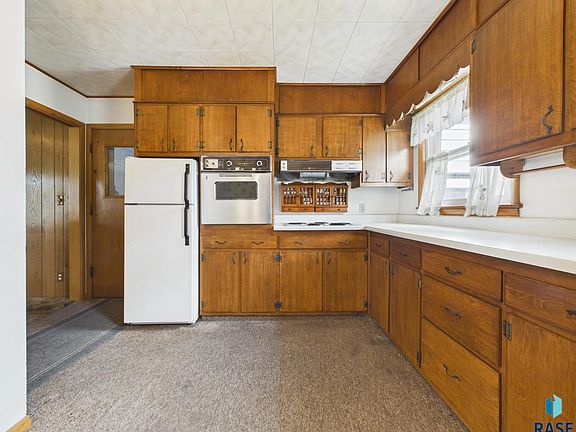 2nd image of 5909 W 41st St