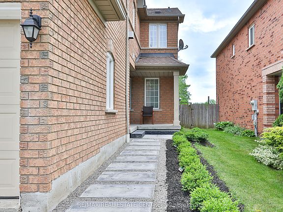 4th image of 3826 Forest Bluff Cres