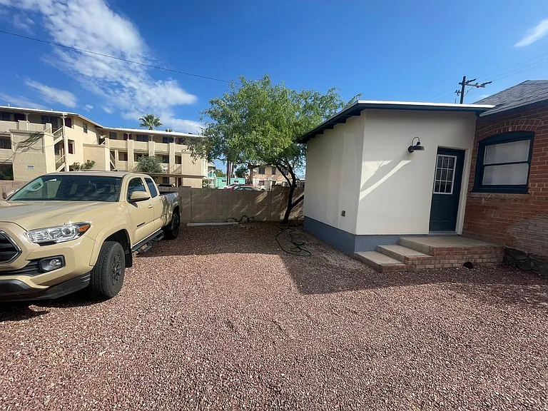 Coming Soon! 1 Bed / 1 Bath Cottage In U Of A Neighborhood! — Photo 21