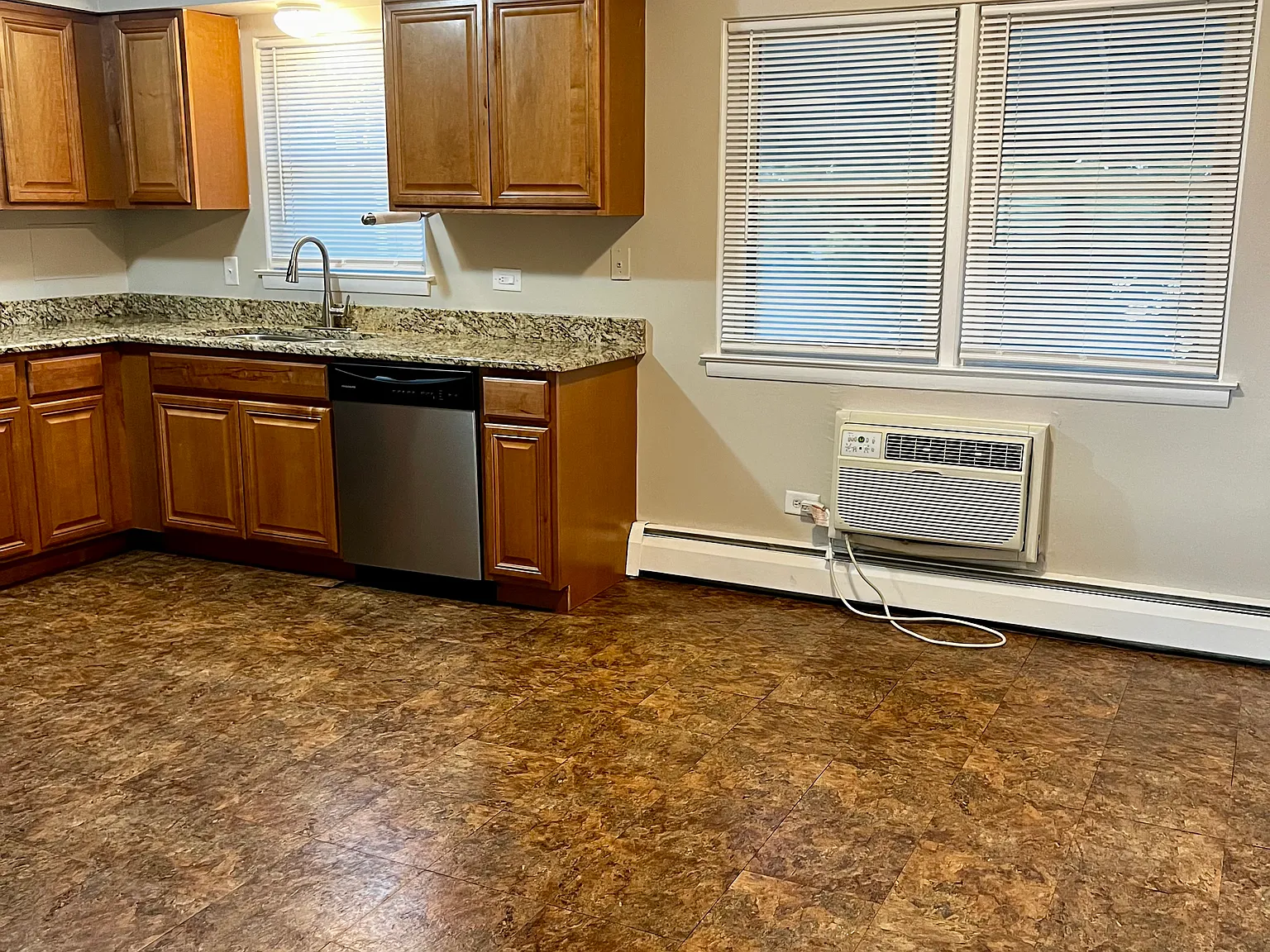 2 bed, 1050 sqft, $1,675 — Photo 2