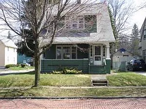 123 Myrtle St photo 1