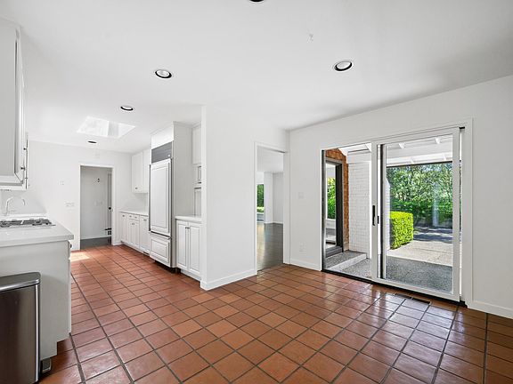 5th image of 32 Bay View Ave