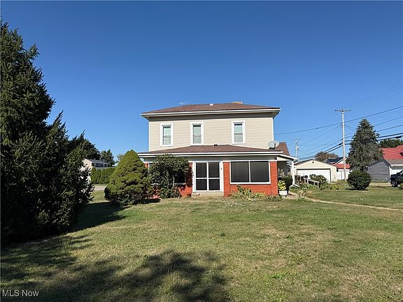 2nd image of 621 Newport Ave