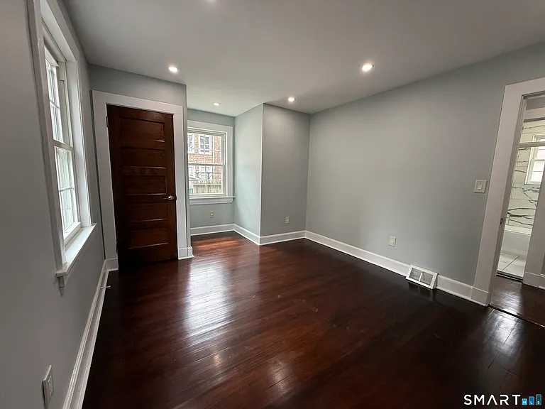 30 Hadley St — Photo 14