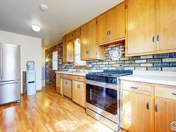 5th image of 286 Lincoln Ave