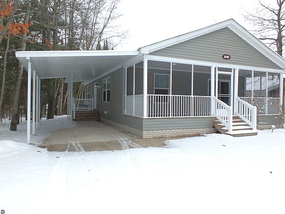 2nd image of 639 Hawthorne Ln