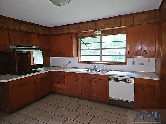 3rd image of 295 Fieldcrest Dr