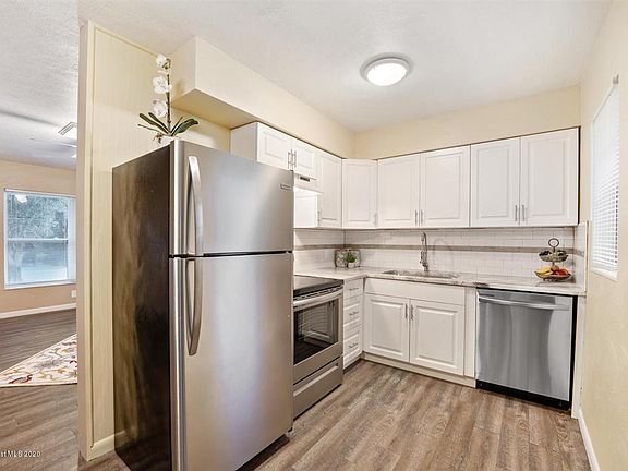4th image of 95 Chapel Ln