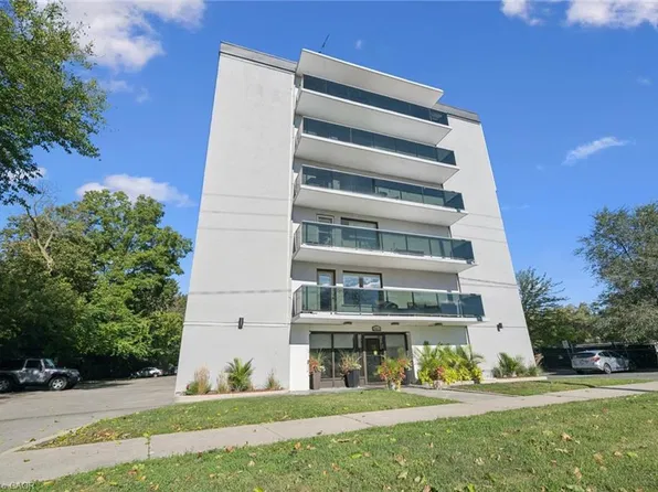 2411 New St #405, Burlington, ON L7R 1K2