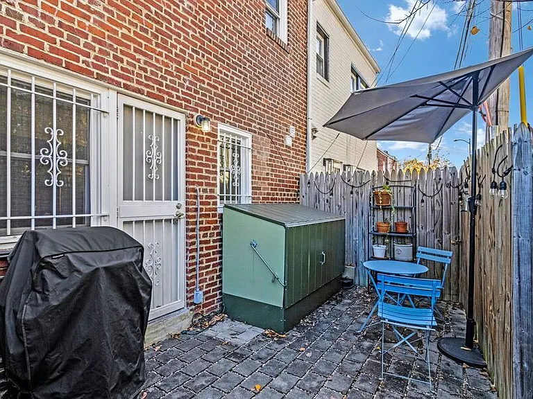 2030 E St NE — Photo 35