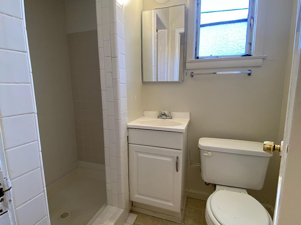 2nd image of 1709 Capitol Ave #1
