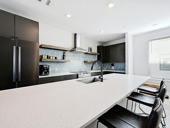 5th image of 2709 E 5th St Unit 1206