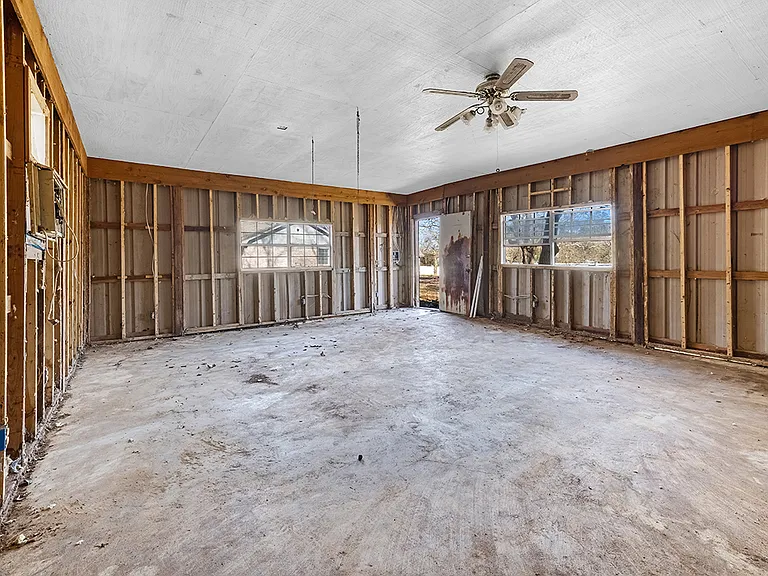 2607 Lonnie Ln — Photo 40