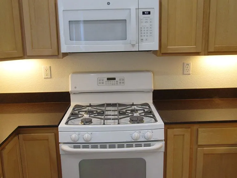 8457 Old Oak Rd — Photo 3