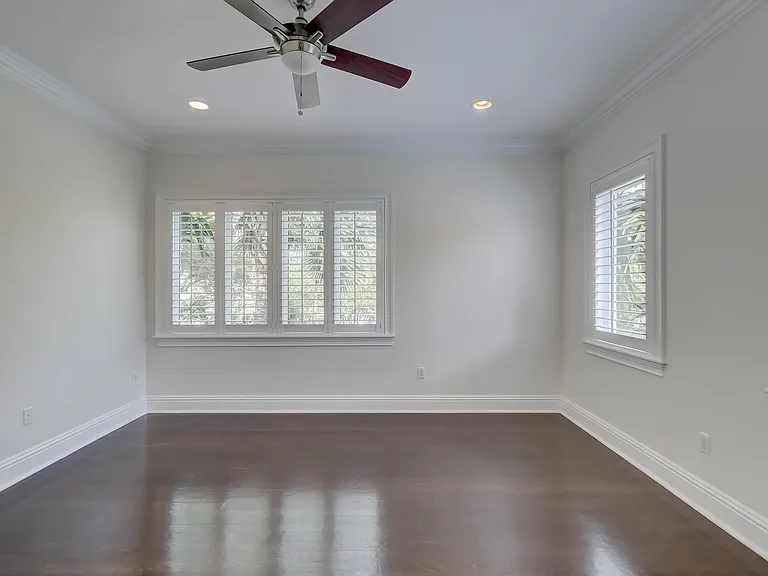 425 NE 11th Ave — Photo 45