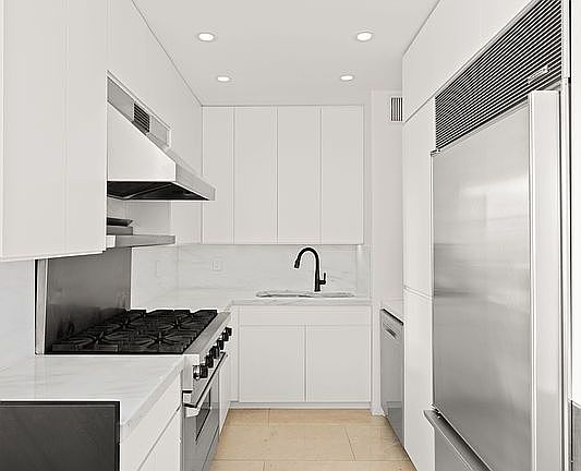 5th image of 425 Park Ave S APT 20B