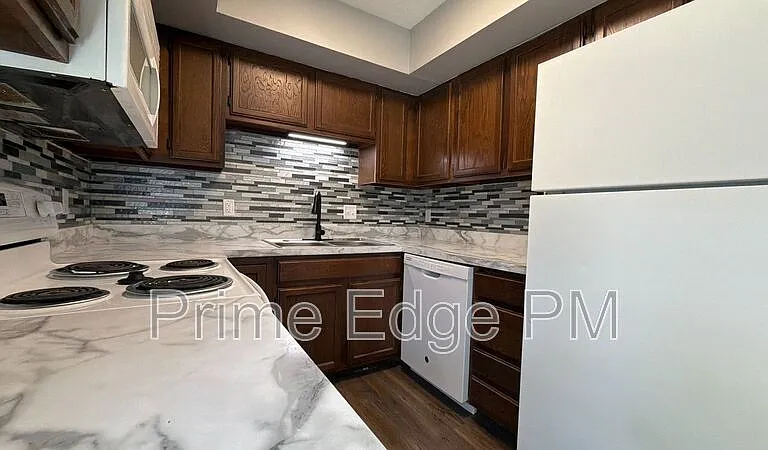 6235 Holdrege St #A-1 — Photo 13