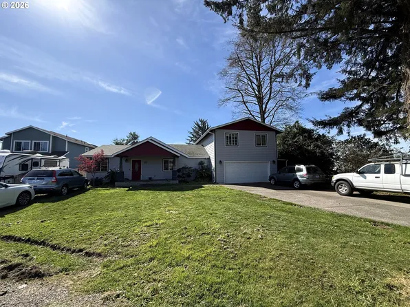 515 Memory Ln, Brookings, OR 97415