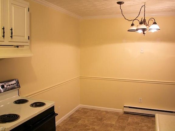 5th image of 821 Constitution Ave APT 2