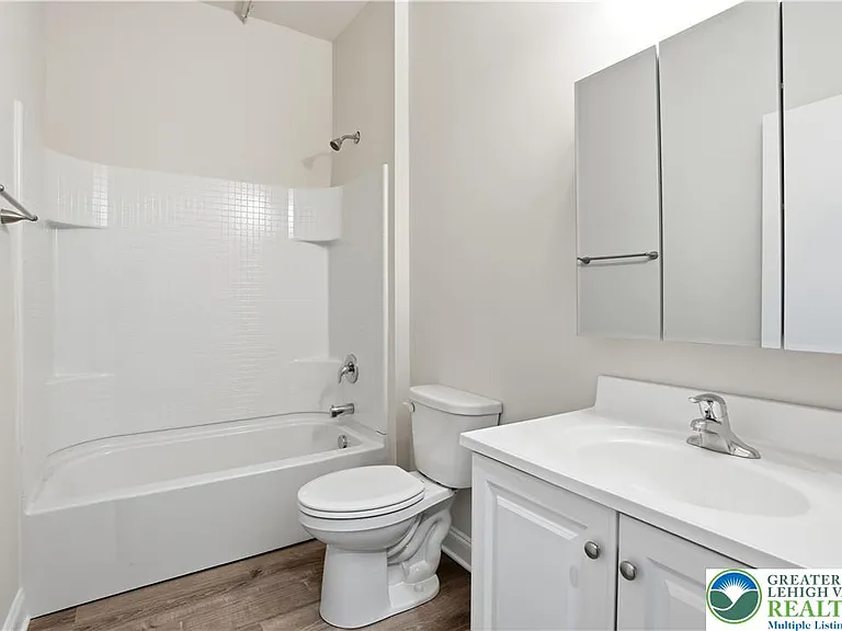 109 S Centre St #8 — Photo 5