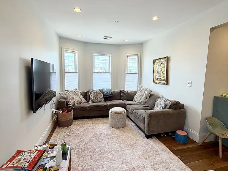 143 E Cottage St #3 — Photo 8