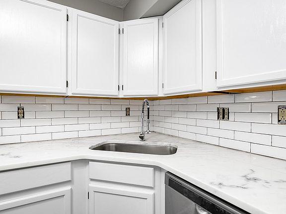2nd image of 601 Princeton Cir