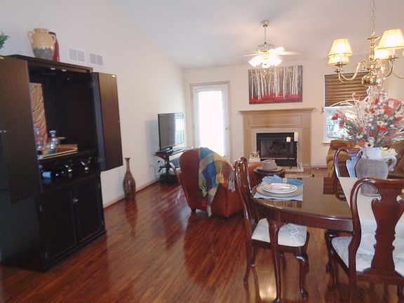 4th image of 310 Normandie Dr