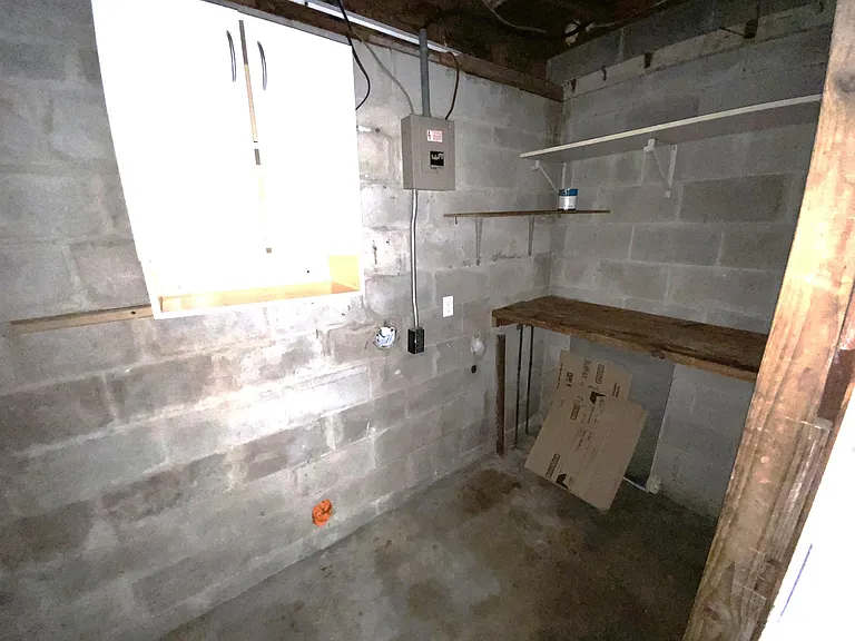 2408 Gillis St — Photo 14