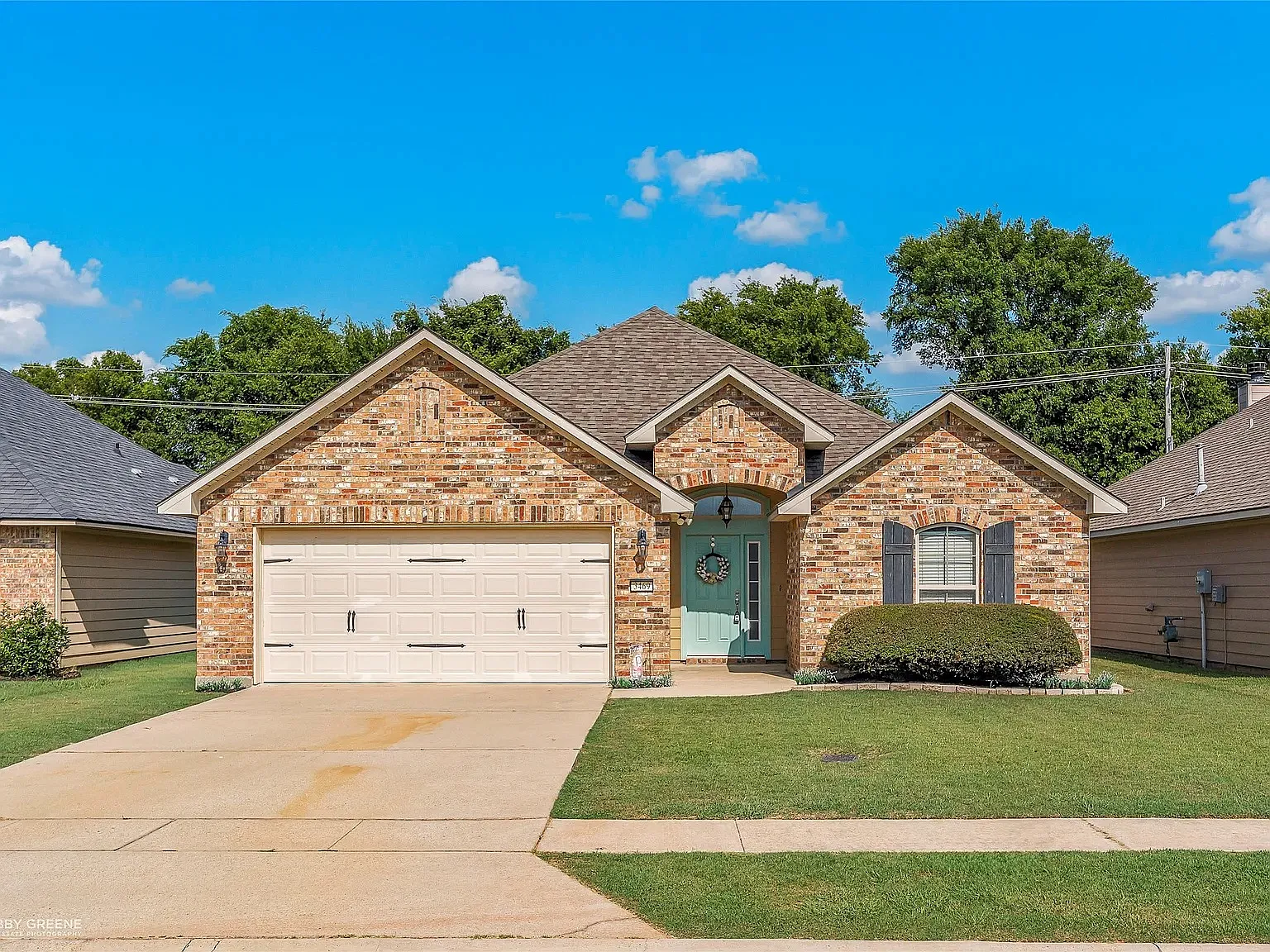 3 bed, 1297 sqft, $2,324 — Photo 1