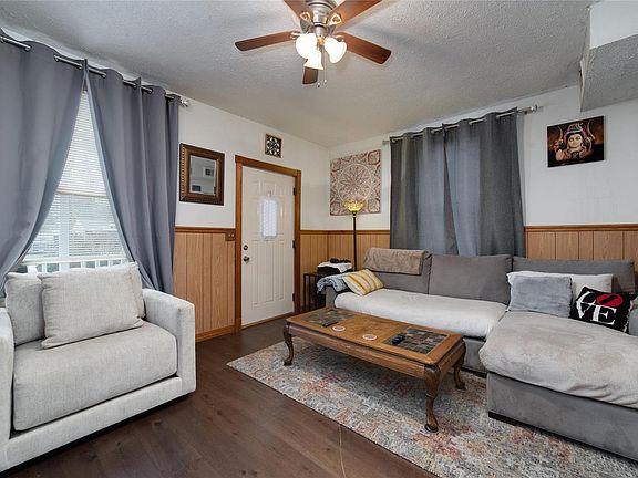 5th image of 623 Benton St