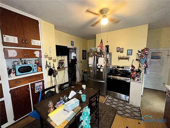 4th image of 348 W South St